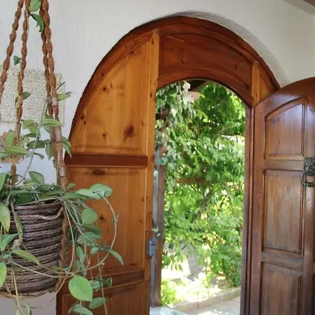 In Mit Grossem Garten