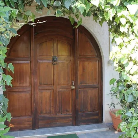Hotel In Mit Grossem Garten Vodnjan